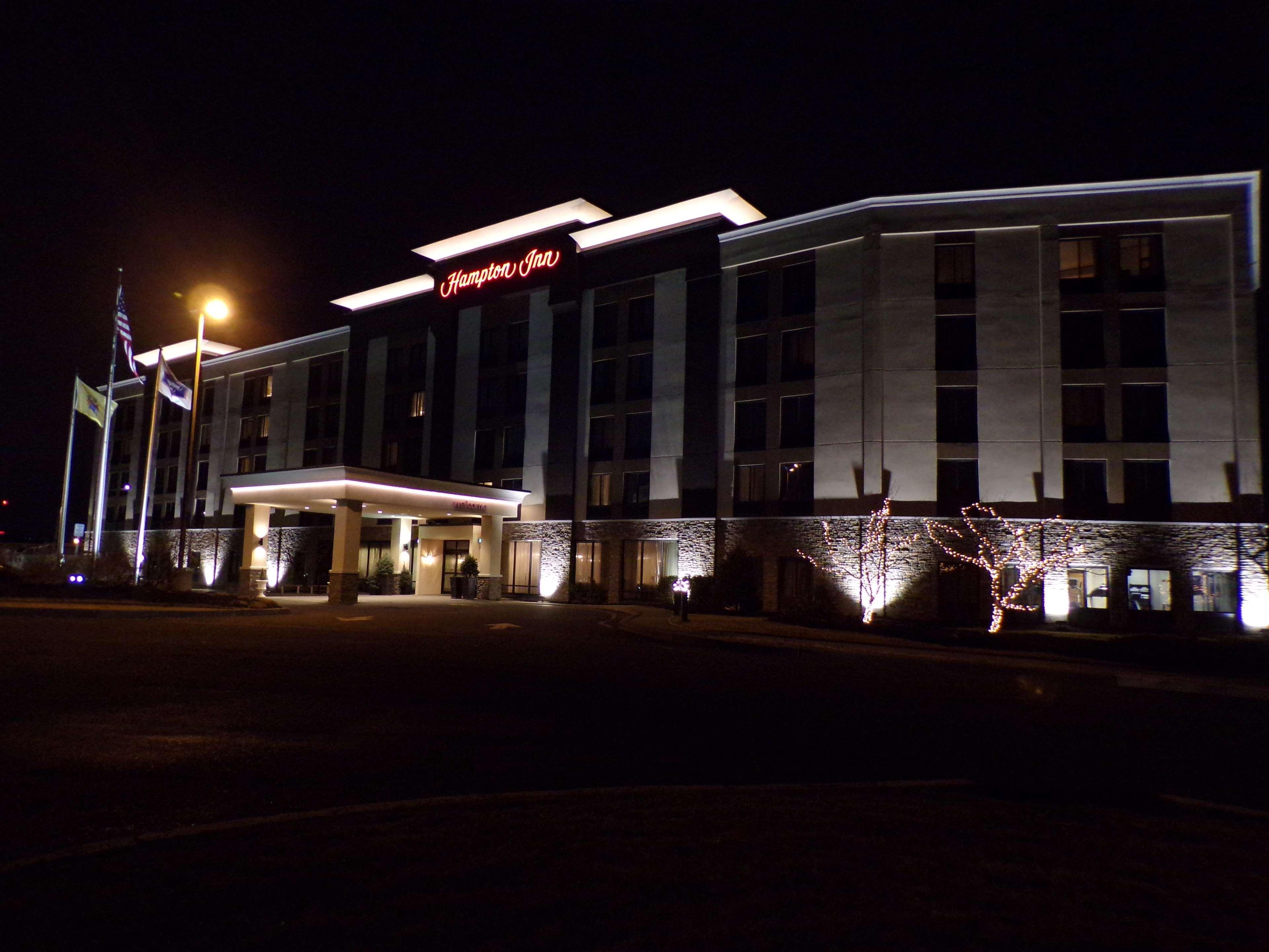 Hampton Inn Carlstadt At The Meadowlands Exterior foto