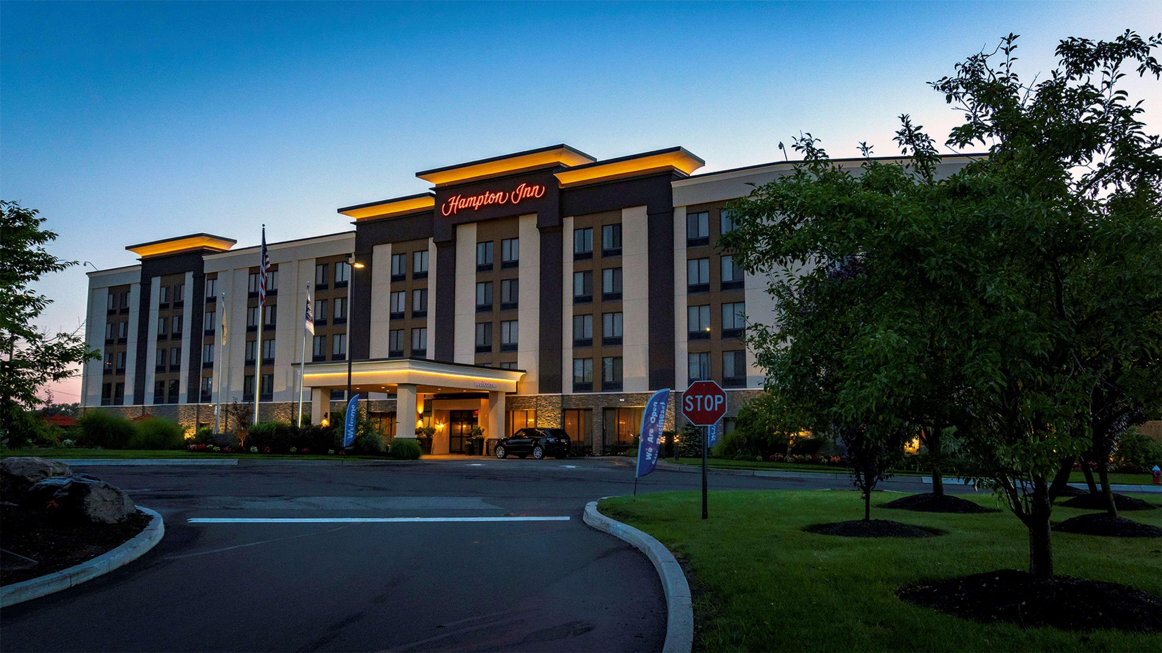 Hampton Inn Carlstadt At The Meadowlands Exterior foto