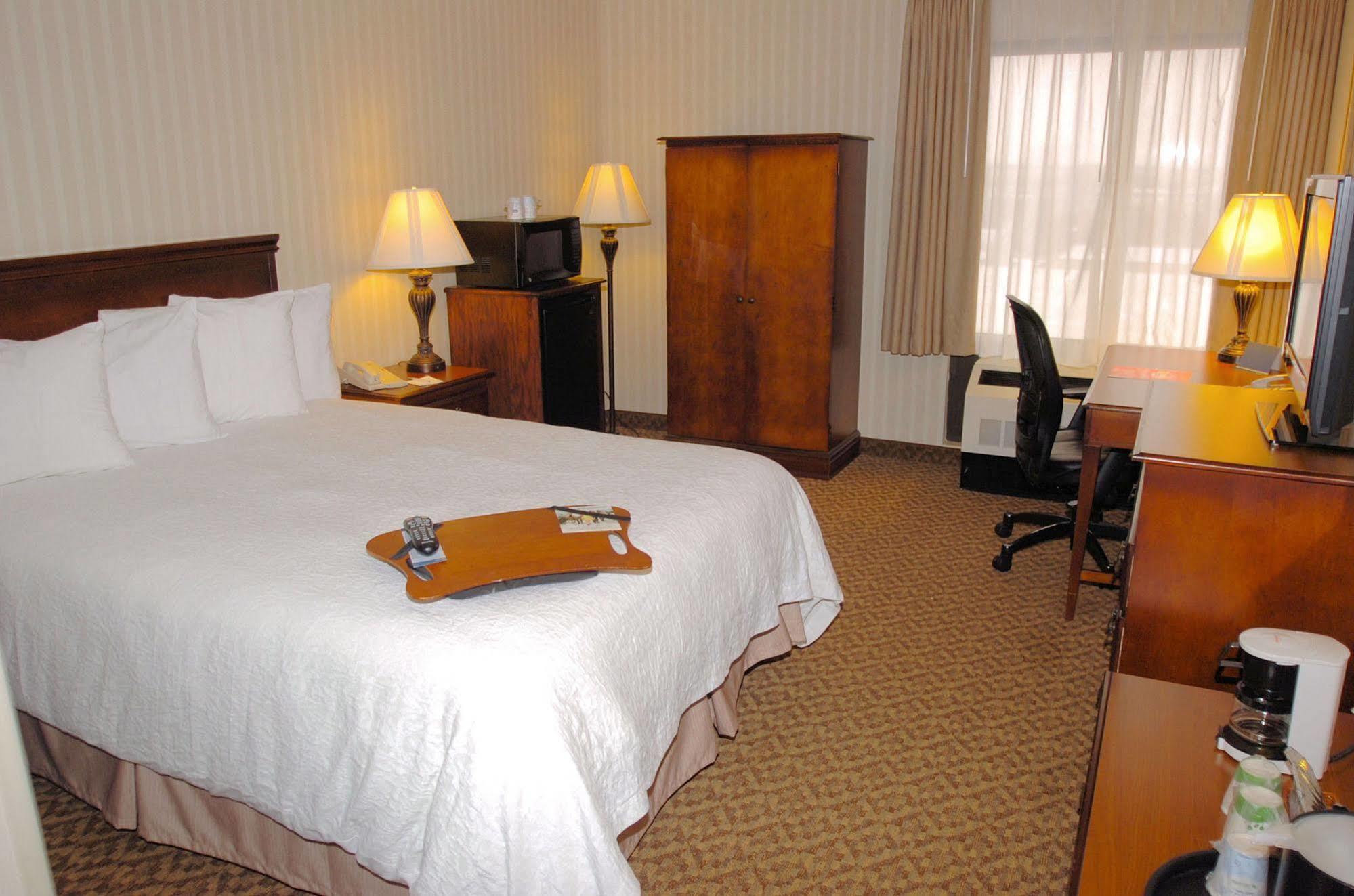 Hampton Inn Carlstadt At The Meadowlands Exterior foto