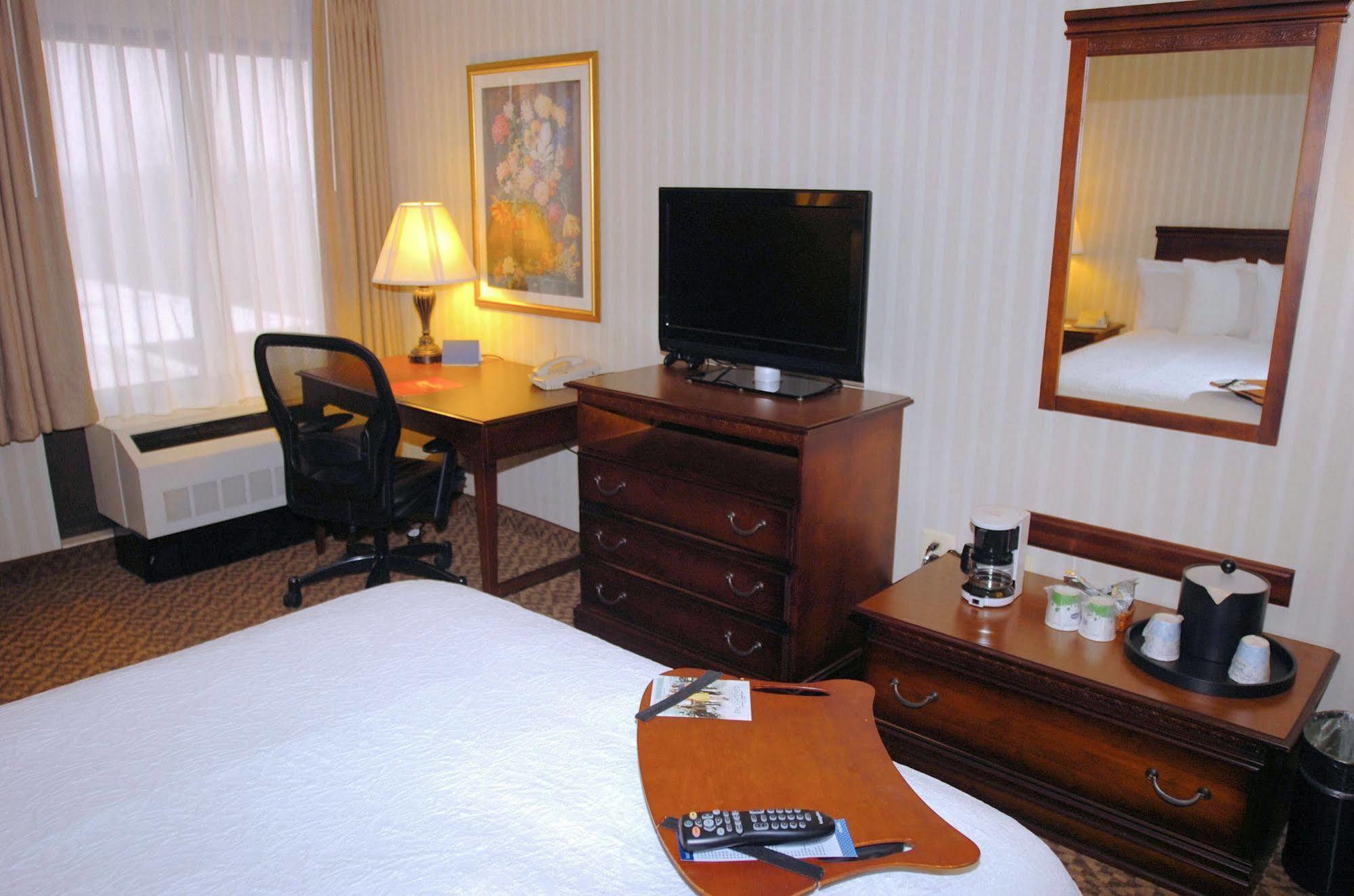 Hampton Inn Carlstadt At The Meadowlands Exterior foto